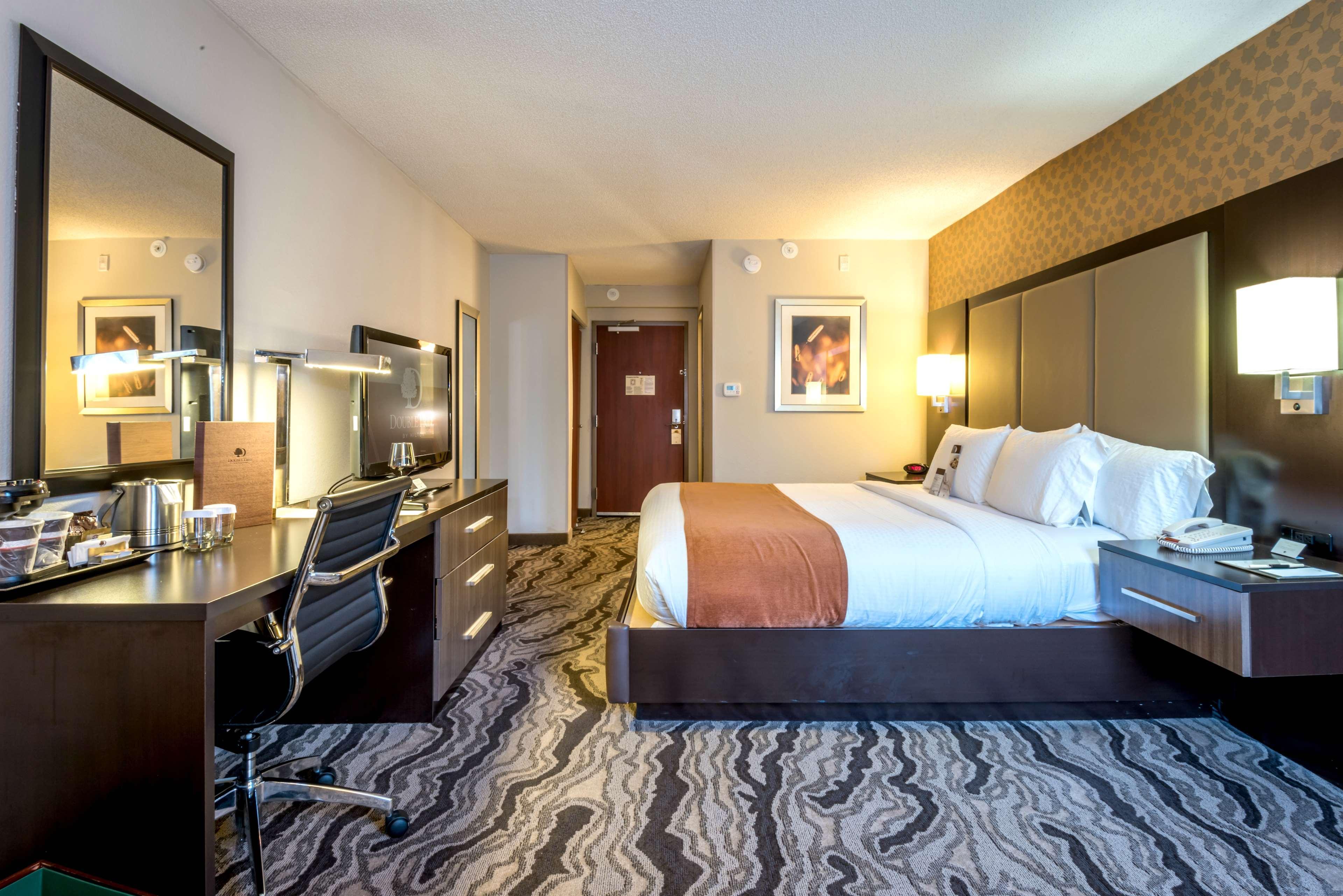 Doubletree By Hilton Montgomery Downtown Buitenkant foto