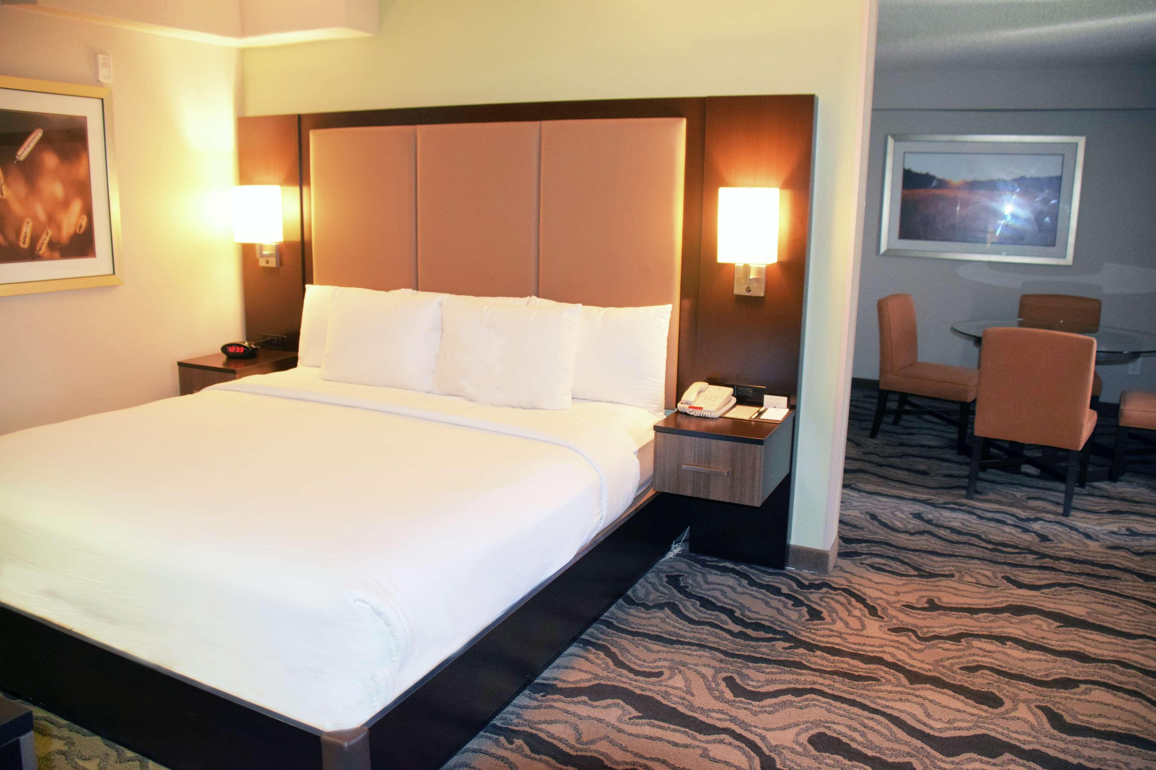Doubletree By Hilton Montgomery Downtown Buitenkant foto