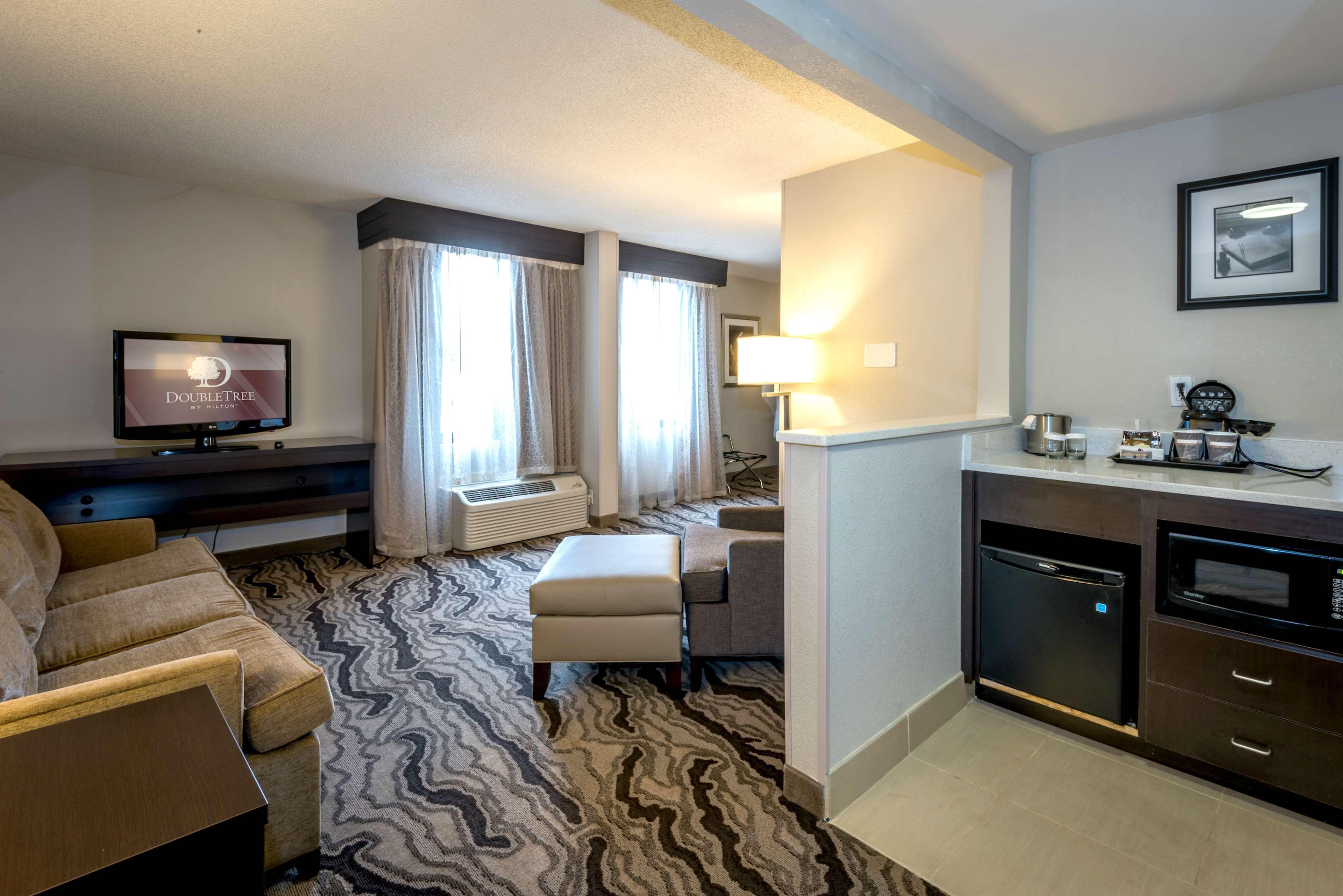 Doubletree By Hilton Montgomery Downtown Buitenkant foto