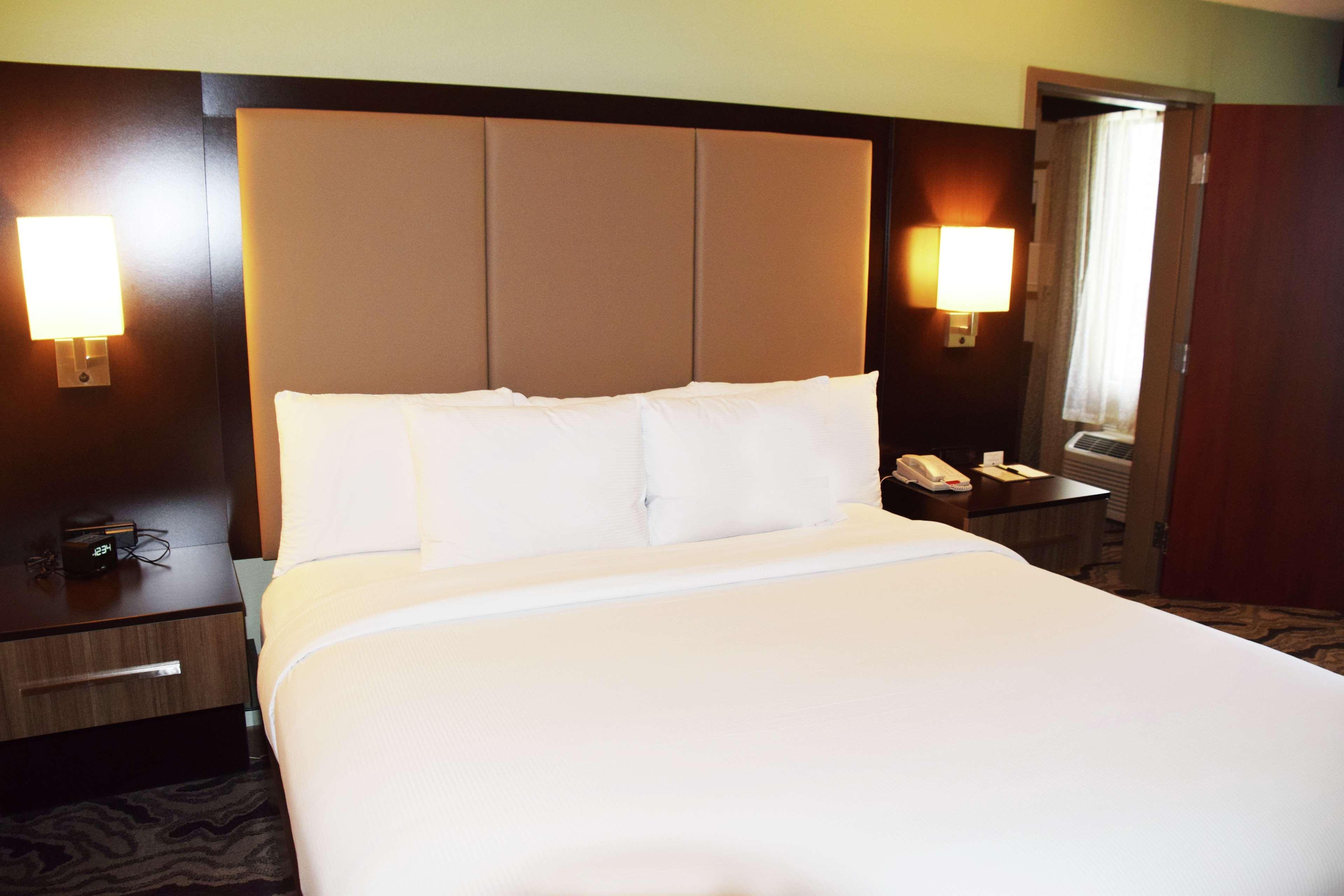 Doubletree By Hilton Montgomery Downtown Buitenkant foto