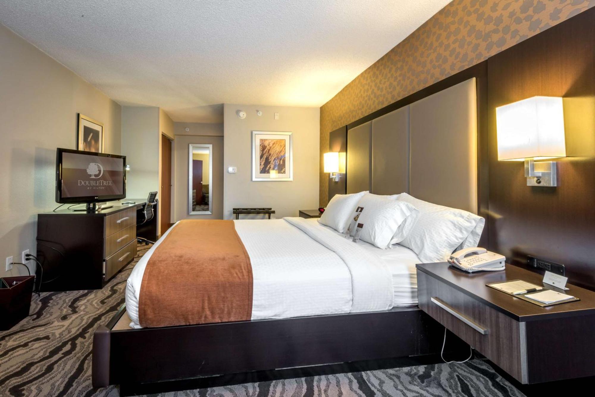 Doubletree By Hilton Montgomery Downtown Buitenkant foto