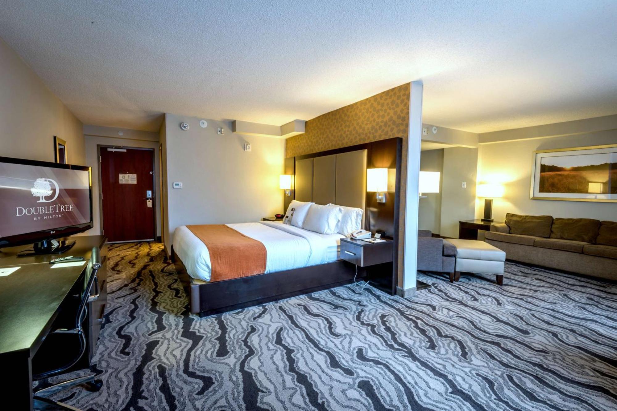 Doubletree By Hilton Montgomery Downtown Buitenkant foto
