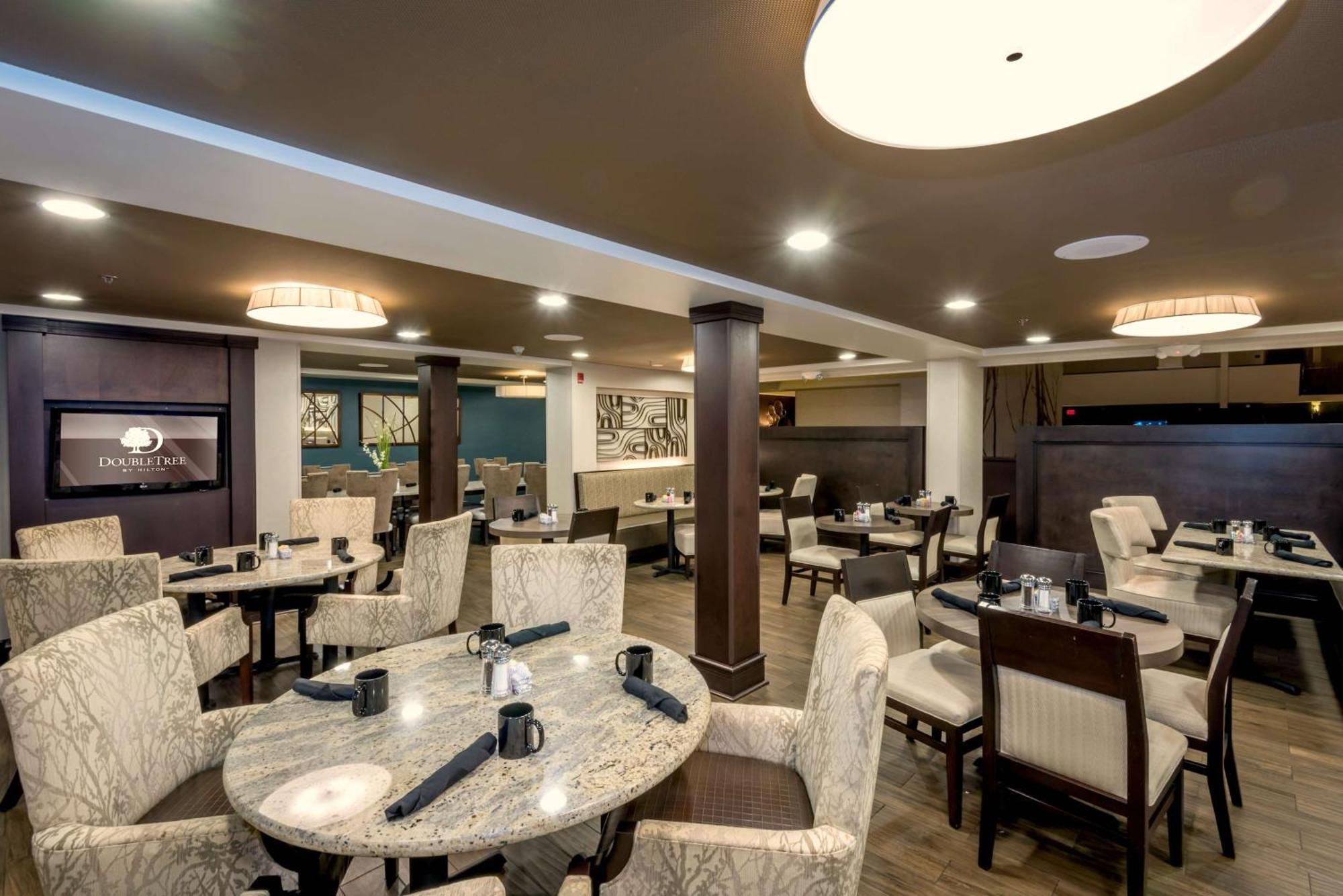 Doubletree By Hilton Montgomery Downtown Buitenkant foto